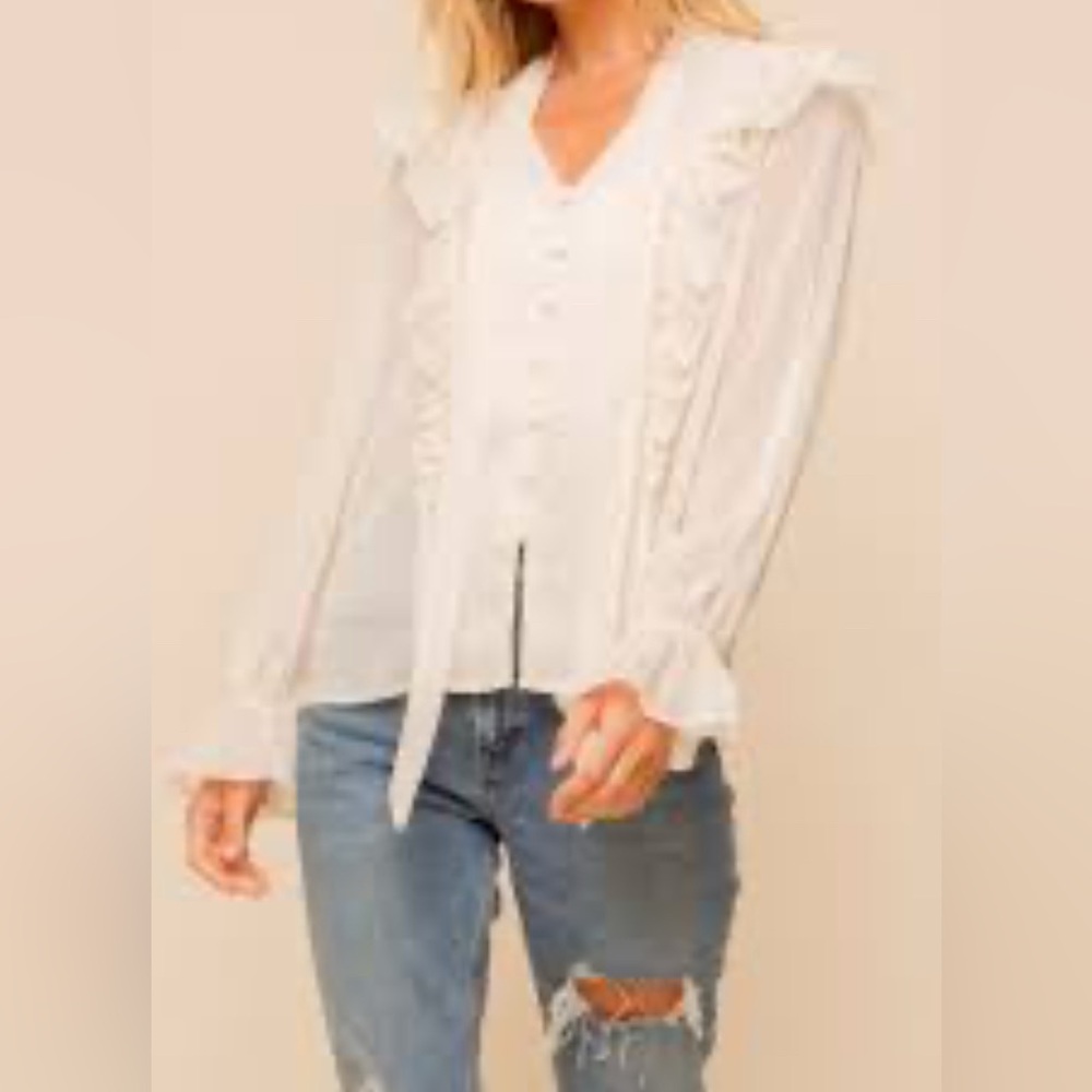 💕106 Hem & Thread White Ruffled Blouse